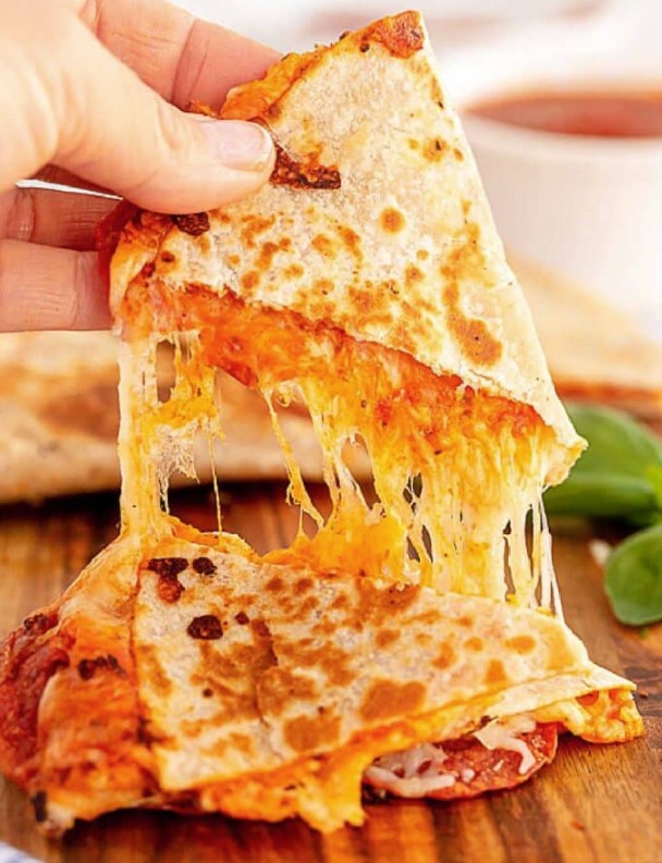 How to Make Pepperoni Pizza Quesadillas [Simple Recipe]