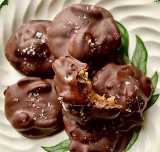 Best 20+ Christmas Candy Recipes for the Holidays (Easy)